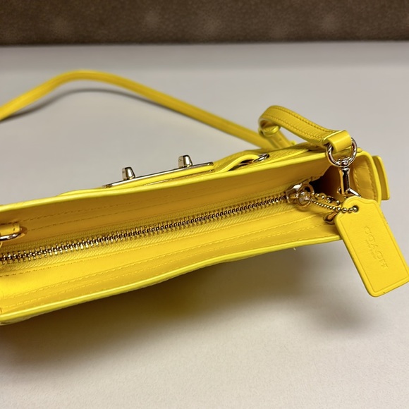 🔥🔥🔥Coach Yellow Leather Crossbody Bag - Picture 13 of 14